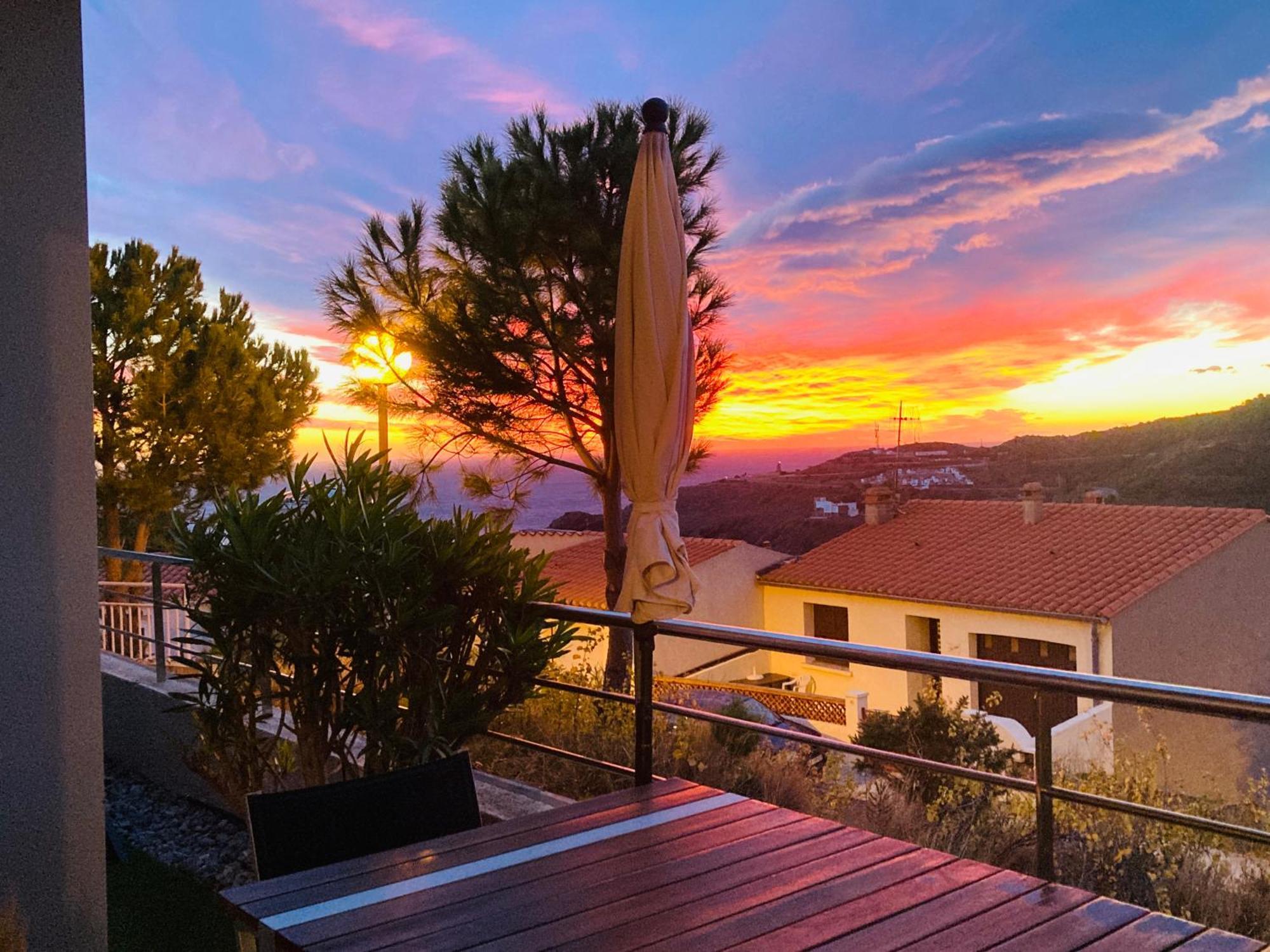 Residence Costa Vermella, Vue Mer Et Montagne Au Calme Cerbere Bagian luar foto