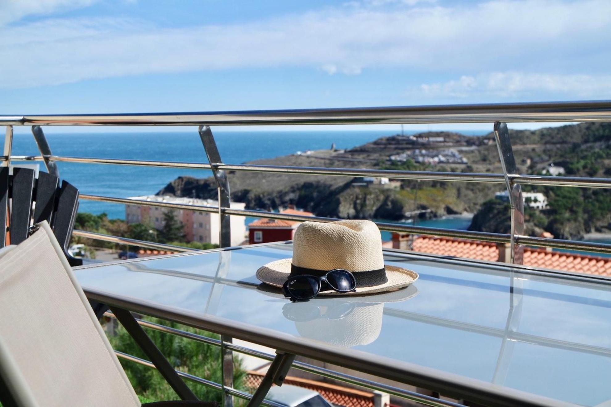 Residence Costa Vermella, Vue Mer Et Montagne Au Calme Cerbere Bagian luar foto